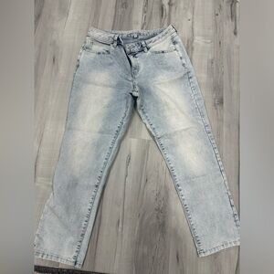 - Jennifer Lopez crop jeans